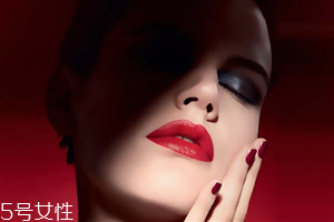 怎么涂口紅不干沒(méi)唇紋？淡化唇紋的唇膏這樣用有效