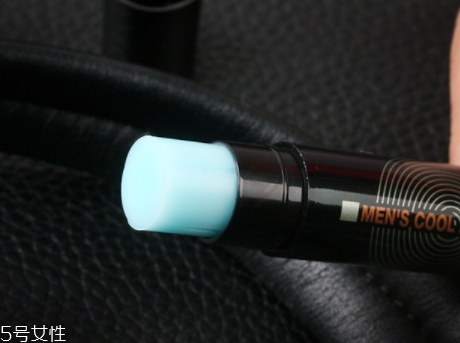 唇膏可以當(dāng)眼霜用嗎？分為普通唇膏和眼唇霜