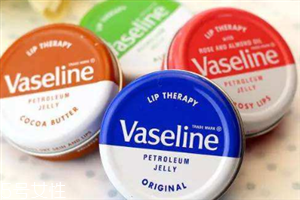 凡士林涂嘴唇可以吃嗎？凡士林唇膏使用步驟