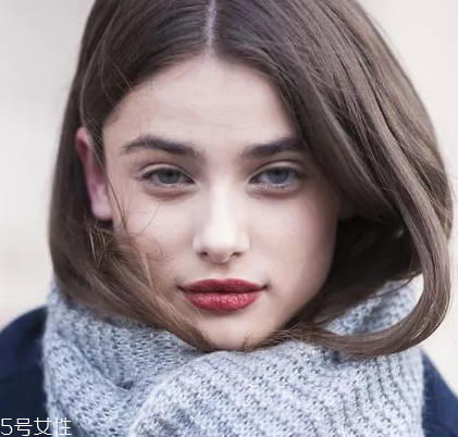 圍巾上的標(biāo)簽要不要剪？做對(duì)的人好少