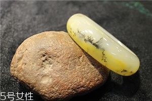 黃龍玉手鐲戴哪只手？手鐲佩戴要當(dāng)心