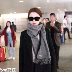 圍巾上的標(biāo)簽要不要剪？做對(duì)的人好少