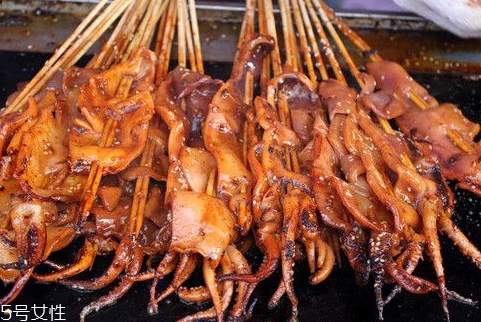 烤箱烤魷魚多長(zhǎng)時(shí)間 烤箱烤魷魚溫度和時(shí)間