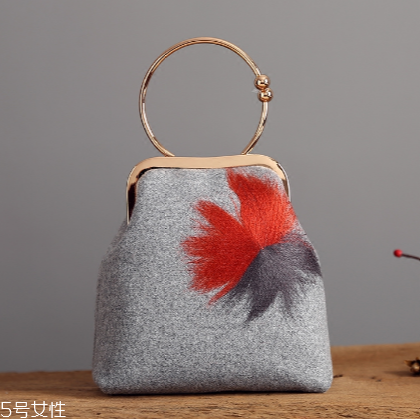 過年背什么包包好看？2018最火的包包款式