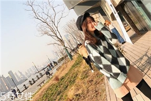 格子針織衫怎么搭配？有一種經(jīng)典叫格紋