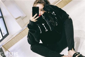 絲絨衛(wèi)衣怎么搭配圖片 這些款式紅遍ins 絲絨衛(wèi)衣怎么搭配圖片 這些款式紅遍ins