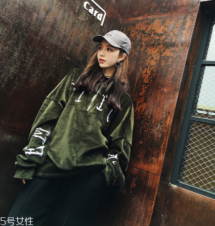 絲絨衛(wèi)衣怎么搭配圖片 這些款式紅遍ins 絲絨衛(wèi)衣怎么搭配圖片 這些款式紅遍ins