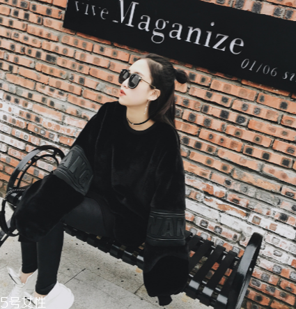 絲絨衛(wèi)衣怎么搭配圖片 這些款式紅遍ins 絲絨衛(wèi)衣怎么搭配圖片 這些款式紅遍ins