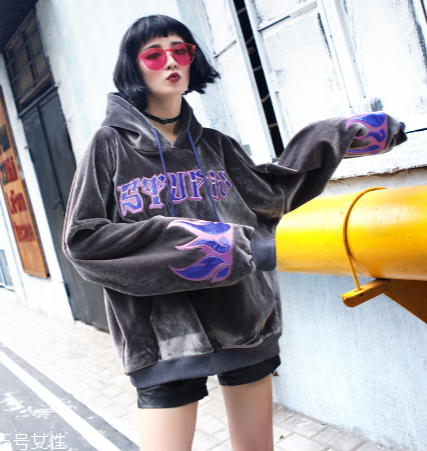 絲絨衛(wèi)衣怎么搭配圖片 這些款式紅遍ins 絲絨衛(wèi)衣怎么搭配圖片 這些款式紅遍ins