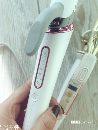 小泉成器陶瓷卷發(fā)棒好用嗎？好用的發(fā)型工具卷發(fā)棒