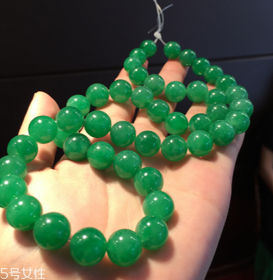 翡翠項(xiàng)鏈一般多少錢？彰顯神圣高貴地位