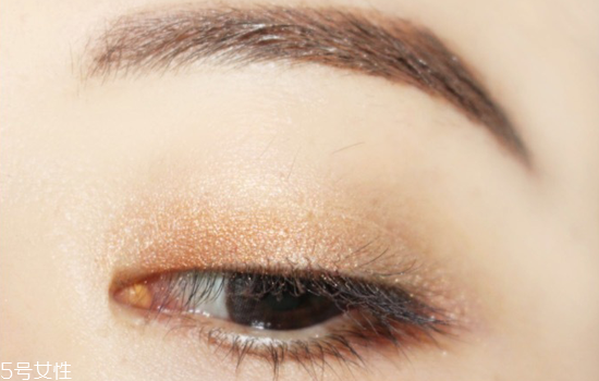 紅唇妝怎么畫最好看？復(fù)古紅唇妝的畫法