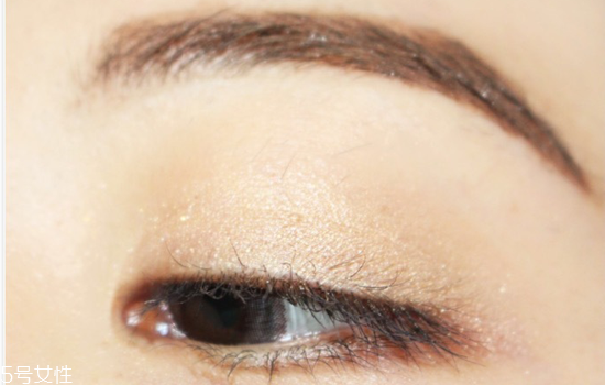 紅唇妝怎么畫最好看？復(fù)古紅唇妝的畫法