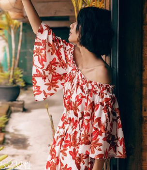 一字肩衣服怎么搭配？時髦精的高端裸露