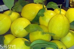 檸檬精油能加在哪些護(hù)膚品中？少量添加都可以