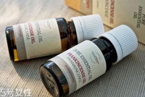 精油和植物油是一回事嗎？精油不是油脂