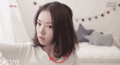 短發(fā)發(fā)尾外翻的發(fā)型怎么弄？誰弄誰美