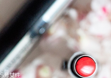 口紅要用卸妝水擦嗎？口紅最好這樣卸妝