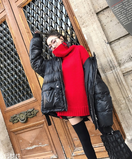 大紅色毛衣配什么顏色好看？色彩搭配很重要