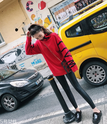 大紅色毛衣配什么顏色好看？色彩搭配很重要