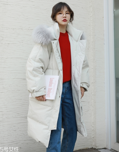 大紅色毛衣配什么顏色好看？色彩搭配很重要