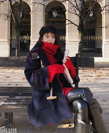 大紅色毛衣配什么顏色好看？色彩搭配很重要
