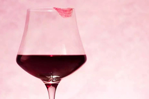 口紅是粘杯好還是不沾杯好？不沾杯的口紅不一定是好口紅