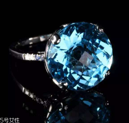 托帕石價(jià)格多少錢一克？明星最愛的托帕石