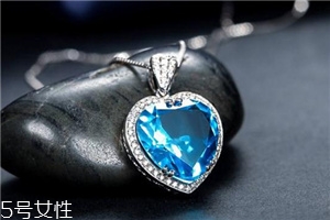 托帕石價(jià)格多少錢(qián)一克？明星最愛(ài)的托帕石