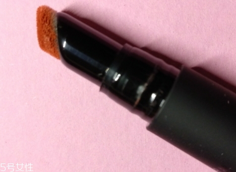 唇釉和染唇液的區(qū)別 你更看好哪個(gè)？