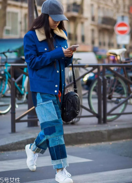拼色牛仔褲怎么搭配？開春的最火的一條褲子