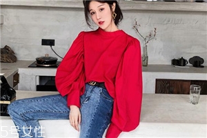 拼色牛仔褲怎么搭配？開春的最火的一條褲子