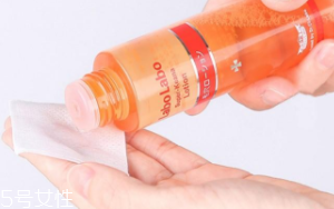 痘痘反復長是什么原因？基礎護膚不夠用心