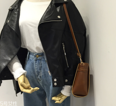 短款皮衣怎么搭配好看？酷girl的冬日選擇