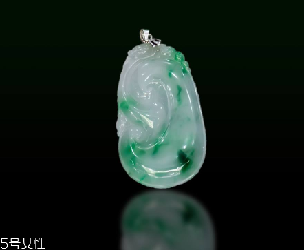 翡翠起膠是什么意思？起膠現(xiàn)象屬于高檔翡翠