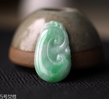 翡翠a貨是什么意思？千萬別誤解了