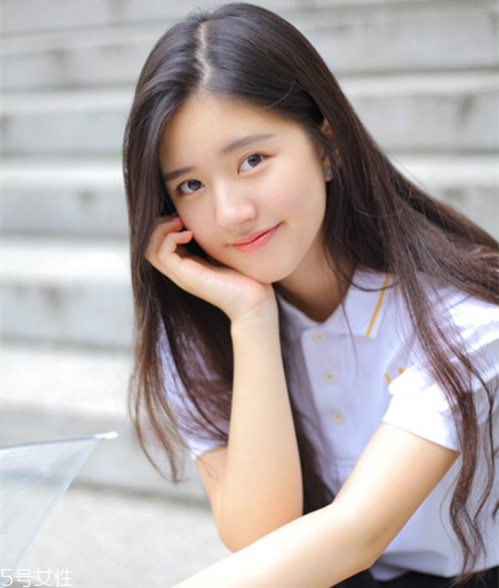 圓臉妹子適合什么發(fā)型？短發(fā)更能突顯氣質