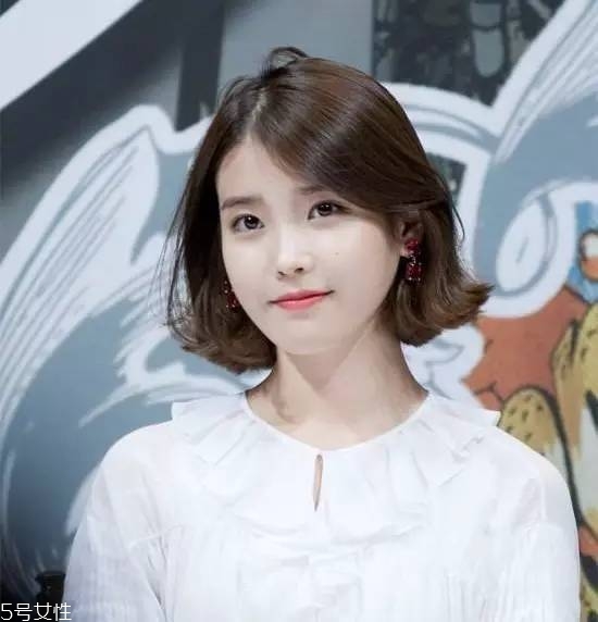 短發(fā)發(fā)尾外翻的發(fā)型怎么弄？誰弄誰美