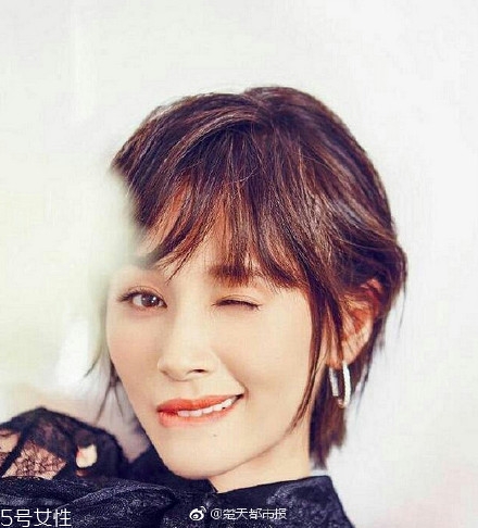 短發(fā)發(fā)尾外翻的發(fā)型怎么弄？誰弄誰美