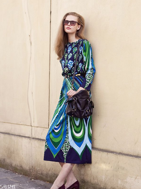 上身瘦下身胖怎么穿衣？穿裙子最遮肉