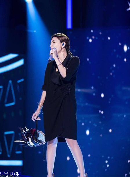 上身瘦下身胖怎么穿衣？穿裙子最遮肉