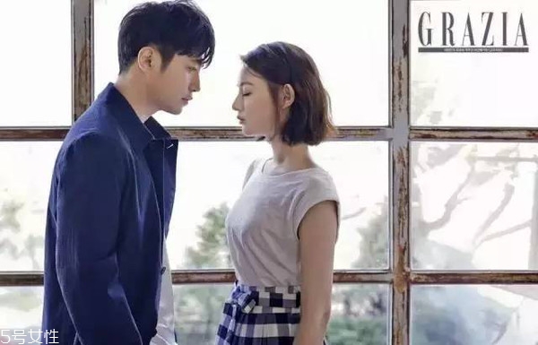 短發(fā)發(fā)尾外翻的發(fā)型怎么弄？誰弄誰美