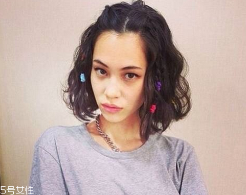 短發(fā)波波頭怎么樣好看 知性又輕熟的韓式中分短發(fā) 短發(fā)波波頭怎么樣好看 知性又輕熟的韓式中分短發(fā)