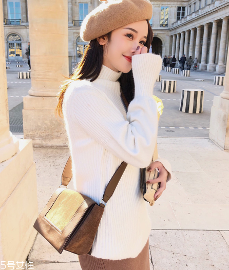 毛衣會縮水還是變大？和毛衣材質(zhì)有關(guān)