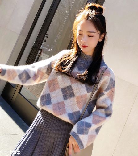 毛衣掉色嚴(yán)重怎么辦？巧用鹽水化解尷尬