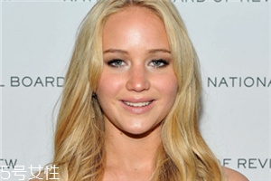 鉆石臉適合什么發(fā)型？流行色也隨之而來