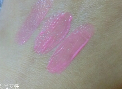 唇蜜和唇彩區(qū)別 唇彩唇蜜不是一個(gè)東西 唇蜜和唇彩區(qū)別 唇彩唇蜜不是一個(gè)東西