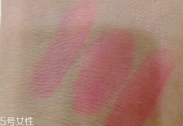 唇蜜和唇彩區(qū)別 唇彩唇蜜不是一個(gè)東西 唇蜜和唇彩區(qū)別 唇彩唇蜜不是一個(gè)東西