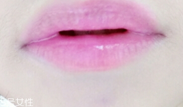 唇蜜和唇彩區(qū)別 唇彩唇蜜不是一個(gè)東西 唇蜜和唇彩區(qū)別 唇彩唇蜜不是一個(gè)東西