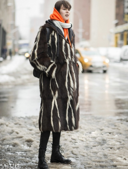 皮草下身搭配什么好看？這個冬天不怕冷